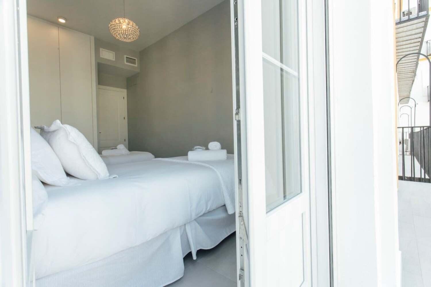Modern And Luxurious -3 Bdr 2bth- Pastor Y Landero Sevilla